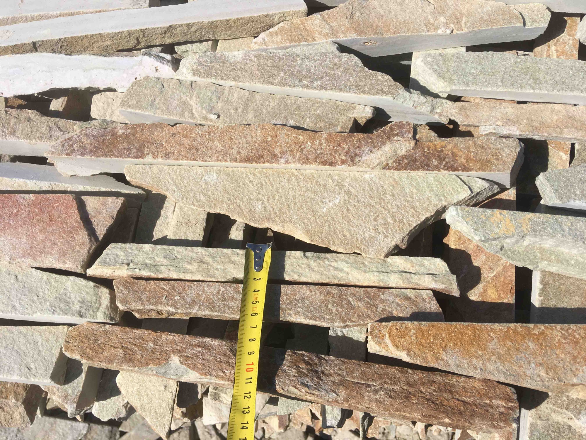 Горбушка златолит золотистый для облицовки купить в Томской области