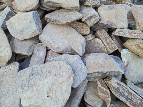 Златолит жёлтый, жёлто-зелёный глыбки и валуны для ланшафтного дизайна купить в Томской области