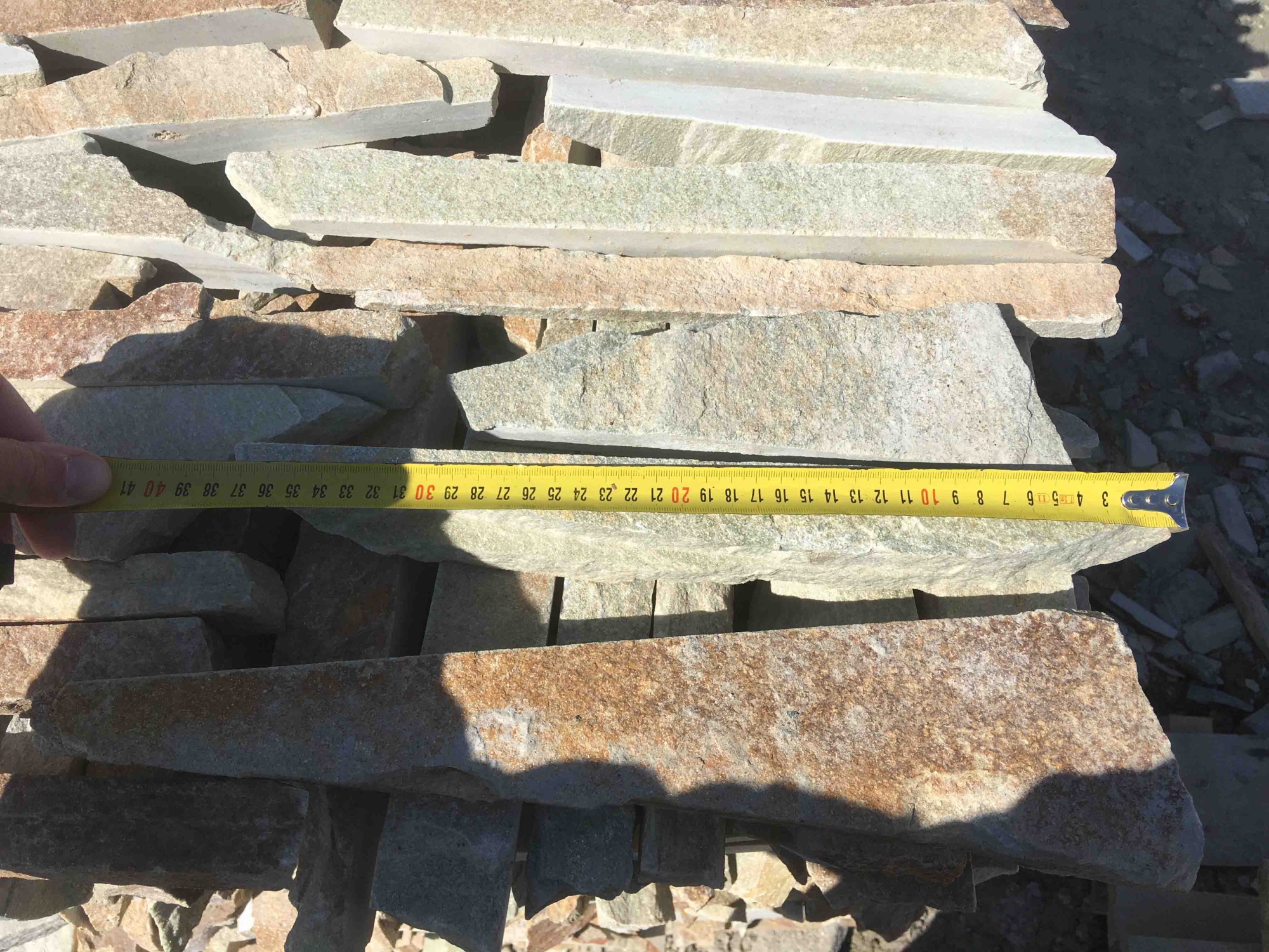 Горбушка златолит золотистый для облицовки купить в Томской области