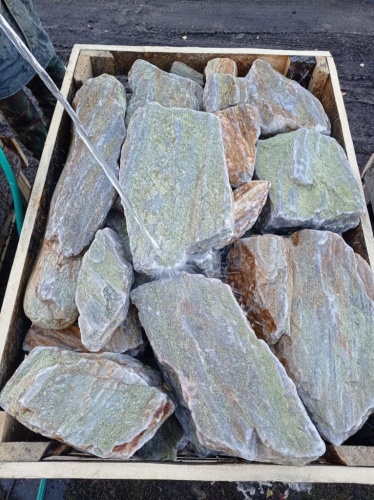 Златолит жёлтый, жёлто-зелёный глыбки и валуны для ланшафтного дизайна купить в Томской области