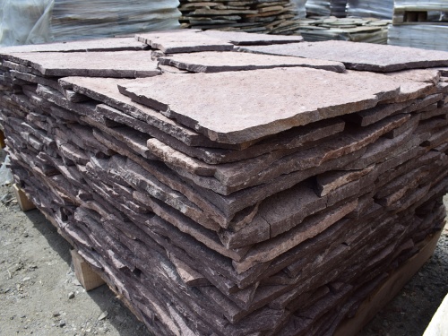 Плитняк лемезит бордовый для облицовки цоколя 20-25 мм  купить в Томской области