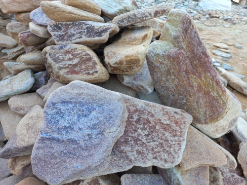 Златолит жёлтый, жёлто-зелёный глыбки и валуны для ланшафтного дизайна купить в Томской области