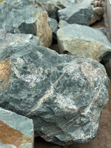 Камни для ландшафтного дизайна зелёные 10-60 килограмм купить в Томской области