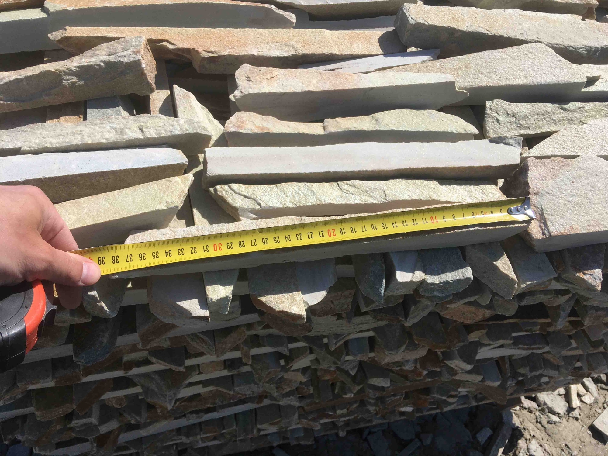 Горбушка златолит золотистый для облицовки купить в Томской области