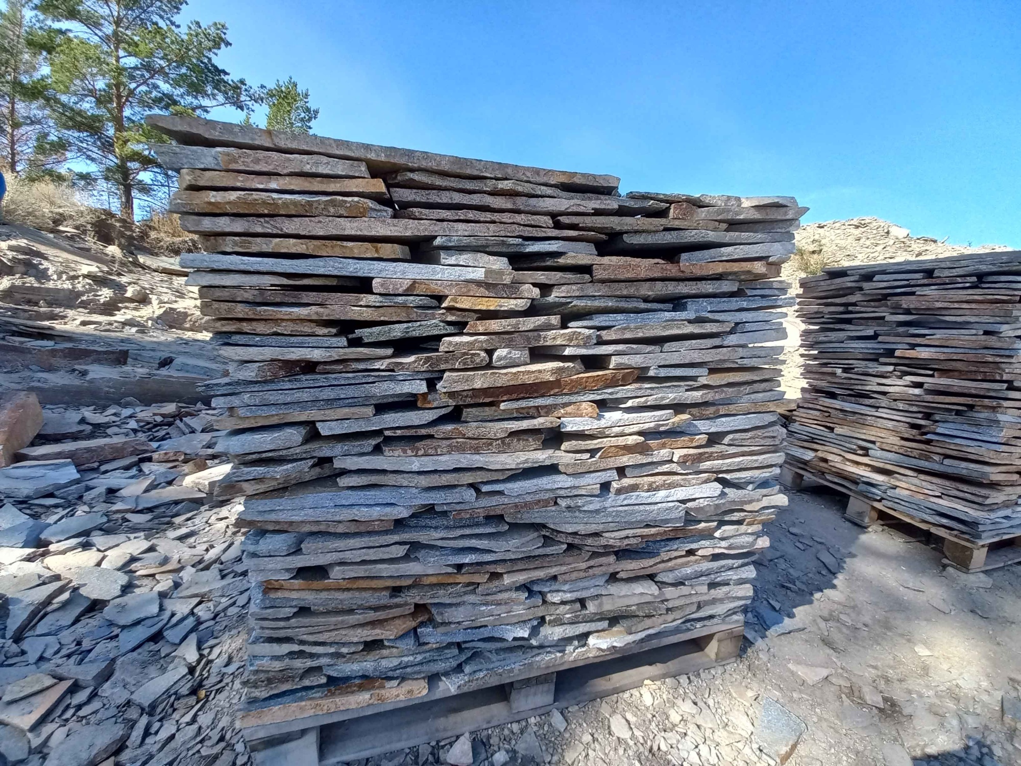 Плитняк златолит серебристый для фасада купить в Томской области