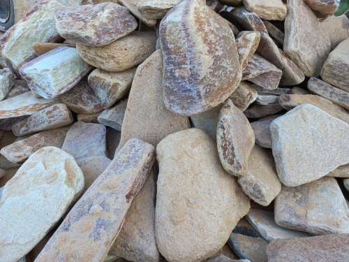 Златолит жёлтый, жёлто-зелёный глыбки и валуны для ланшафтного дизайна купить в Томской области