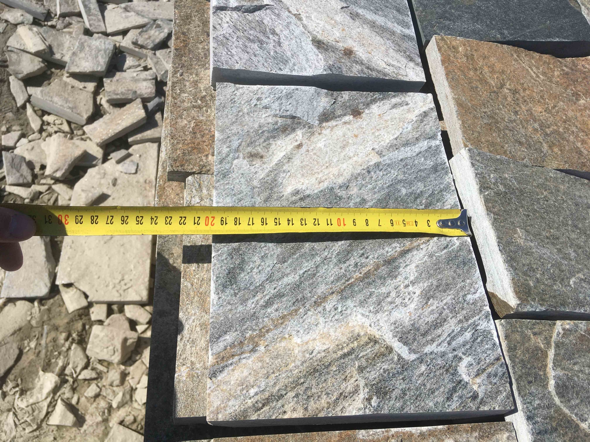 Плитка пилёная златолит Уральский для цоколя, отмостки купить в Томской области