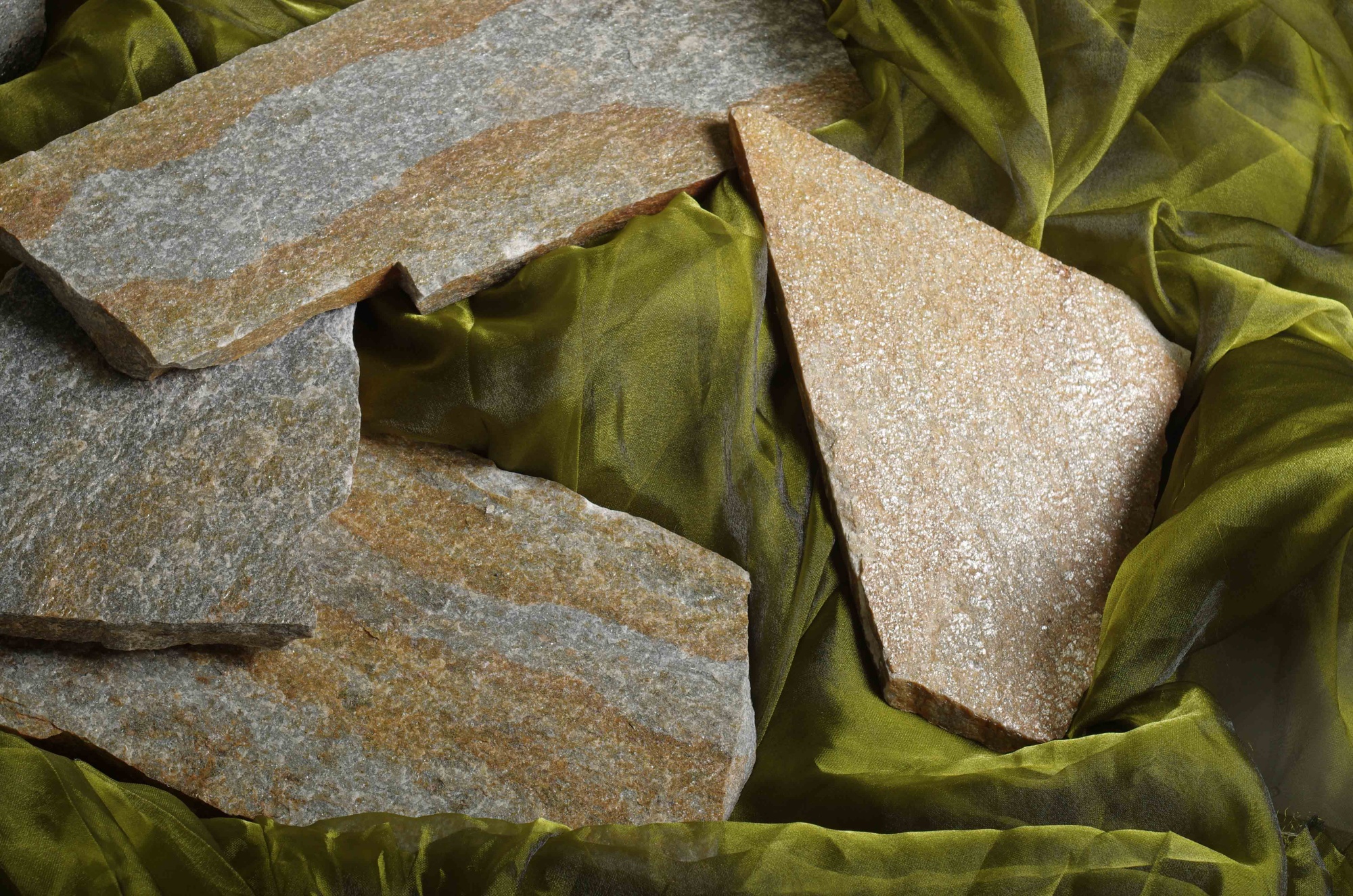 Плитняк златолит Уральский  для фасада купить в Томской области