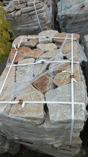 Плитняк галтованный гранитный для ландшафтного дизайна купить в Томской области