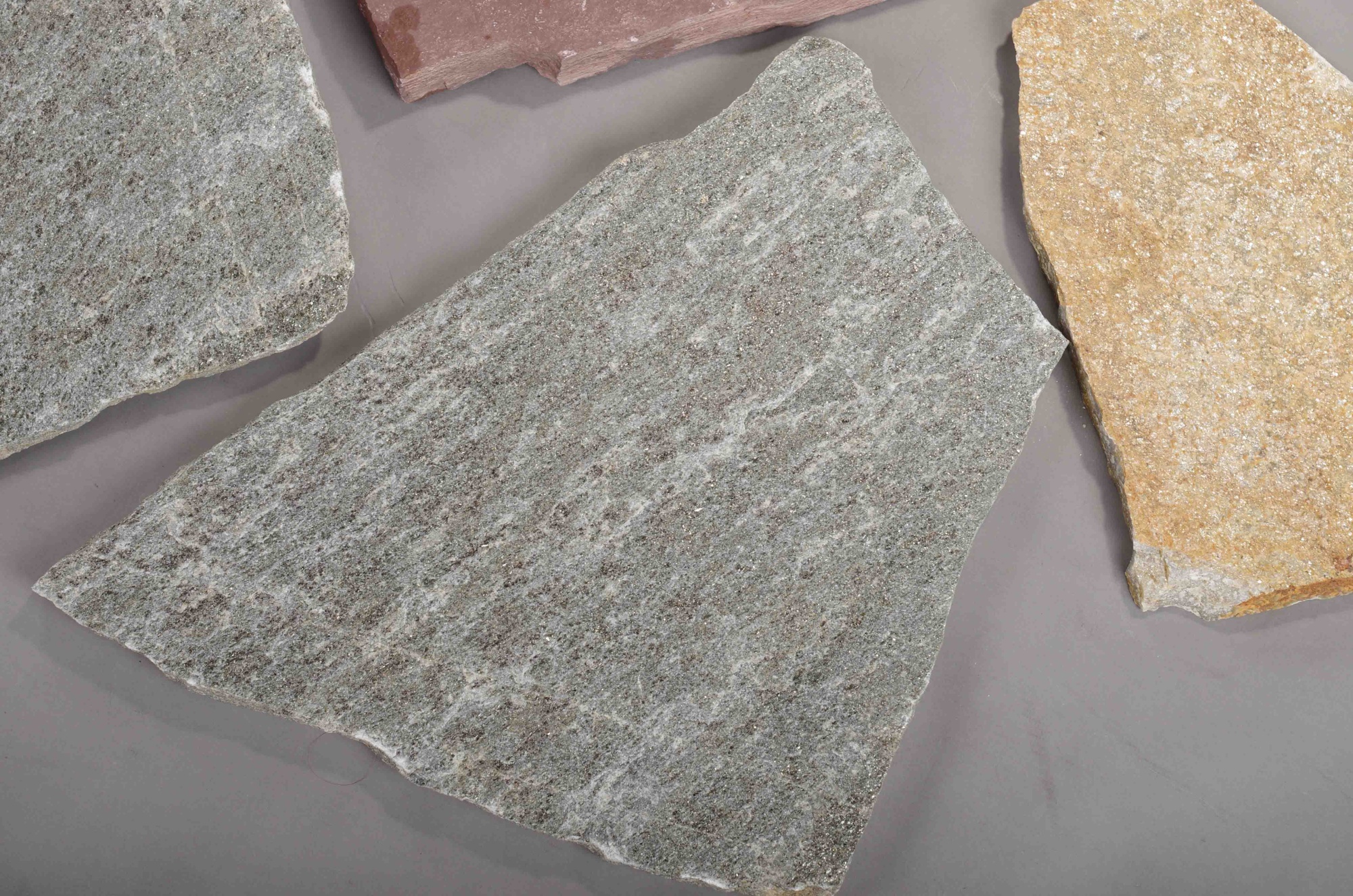 Плитняк златолит Уральский  для фасада купить в Томской области