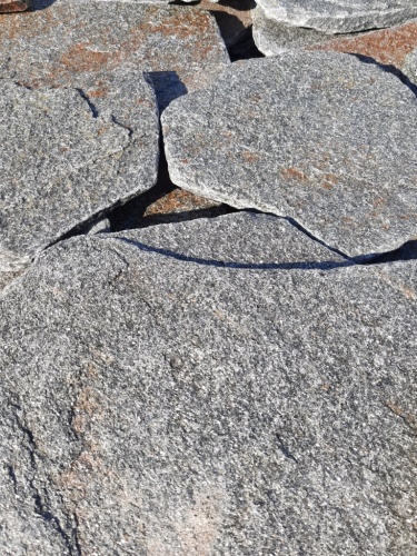 Златолит серебристый галтованный для лестниц купить в Томской области