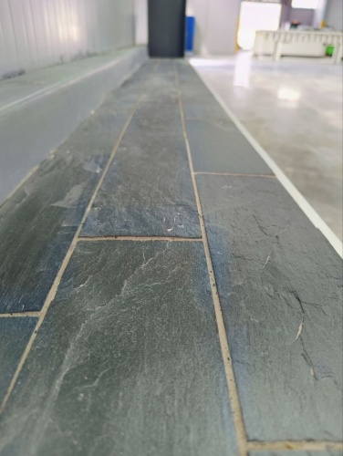 Плитка чёрная из натурального камня фасадная 30 см * 5 см, толщина 7 мм -30 мм купить в Томской области