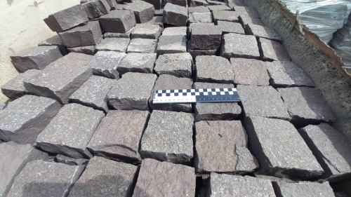 Лемезит колотая брусчатка 10 * 10 см. для парковки купить в Томской области