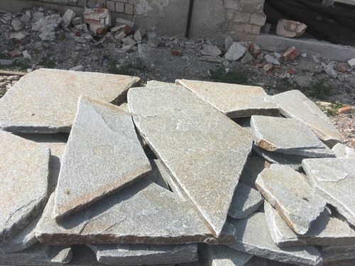 Златолит серебристый галтованный для лестниц купить в Томской области