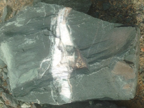 Гигантские зелёные валуны для ландшафтного дизайна весом более 5 тонн купить в Томской области