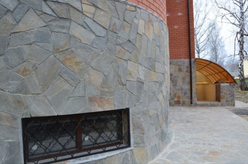 Плитняк златолит Уральский для цоколя, отмостки купить в Томской области